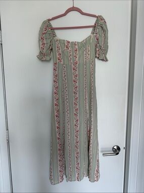 WeWoreWhat Rosewood Floral Pattern Puff Sleeve Midi Dress with High Slit